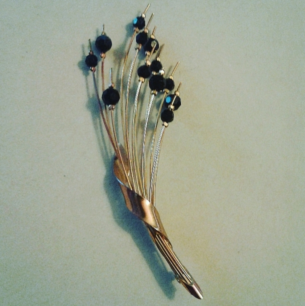 1940s Gold Tone Brooch w/Black Glass Beads